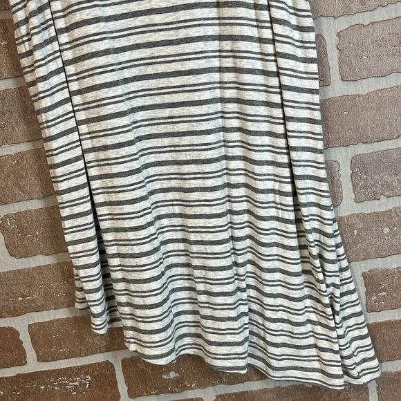 Cabi Top side out tank 5394 Gray Sleeveless Size Large Striped - Picture 4 of 8